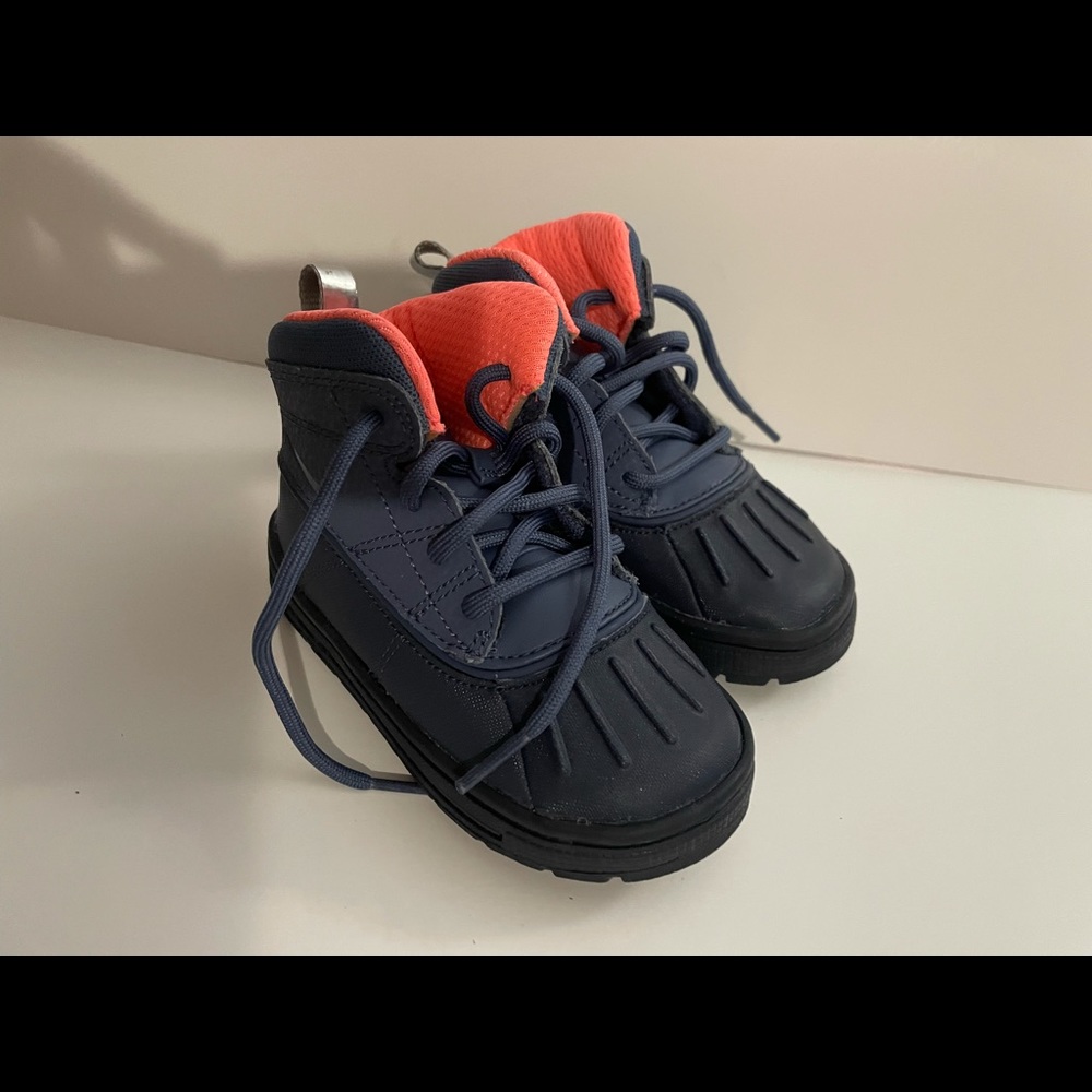 Nike toddler sz 7 sneakers boots